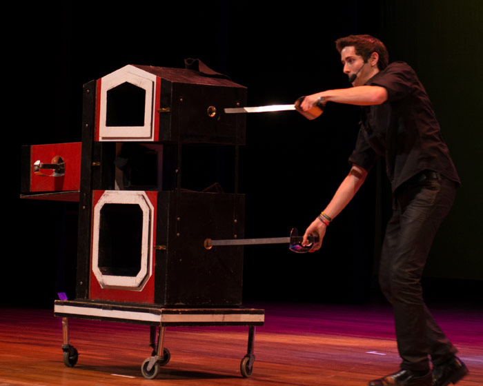 New York city magician illusionist Eric wilzig magic show for events 
