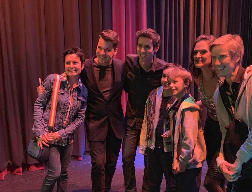 illusion show magician magic Eric Wilzig with fans adults kids teens 